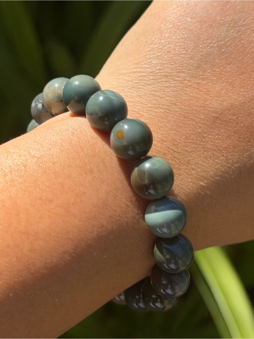 11mm Stretchable Green Alashan Agate Bracelet 2461 - Picture 3 of 8